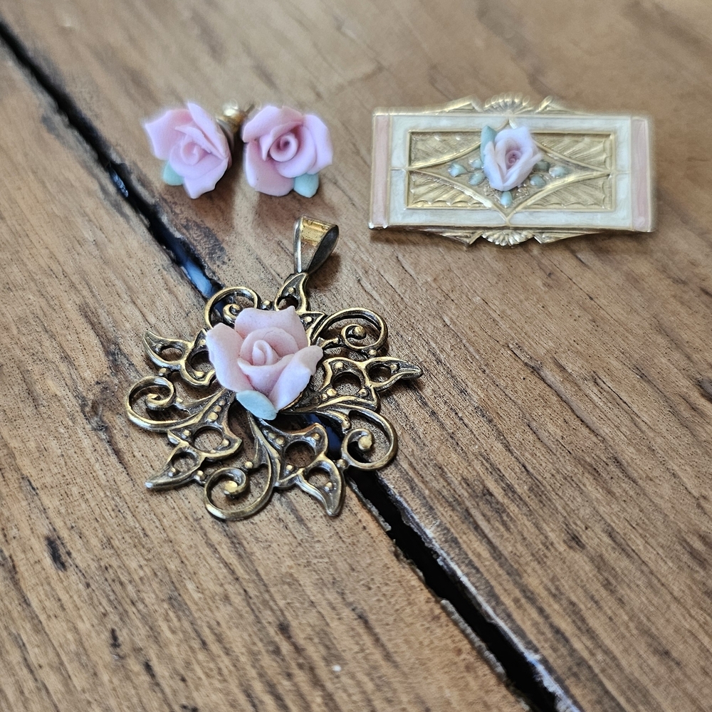 1928 Gold Tone Jewelry Set with Porcelain Pink Rose Accents, Filgree, Art Deco